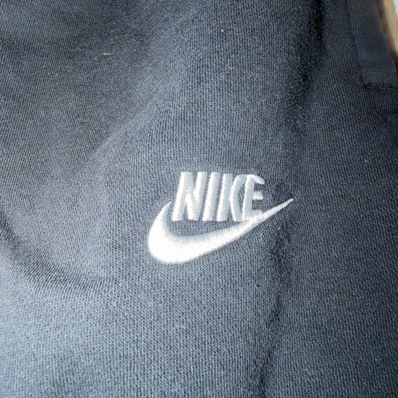 Nike Men’s Black Fleece Jogger Pants - Picture 2 of 4